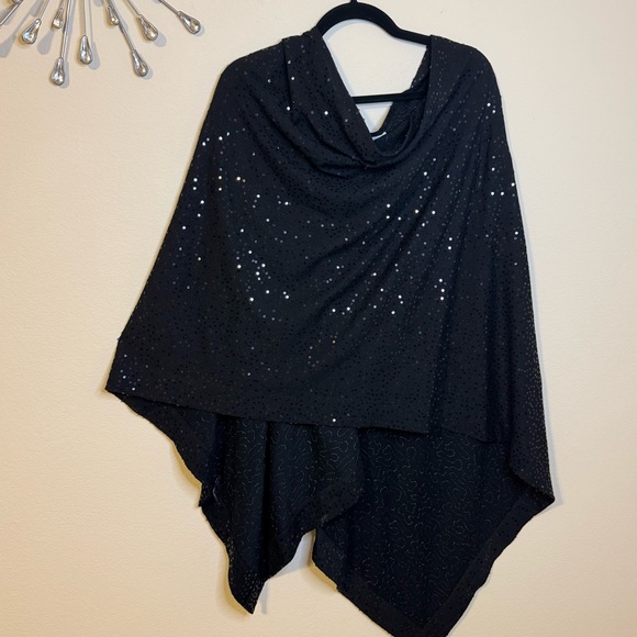 Black Shimmering Sequin Night Out Poncho Top OSFM Plus Size (XL-2X) - Picture 1 of 7
